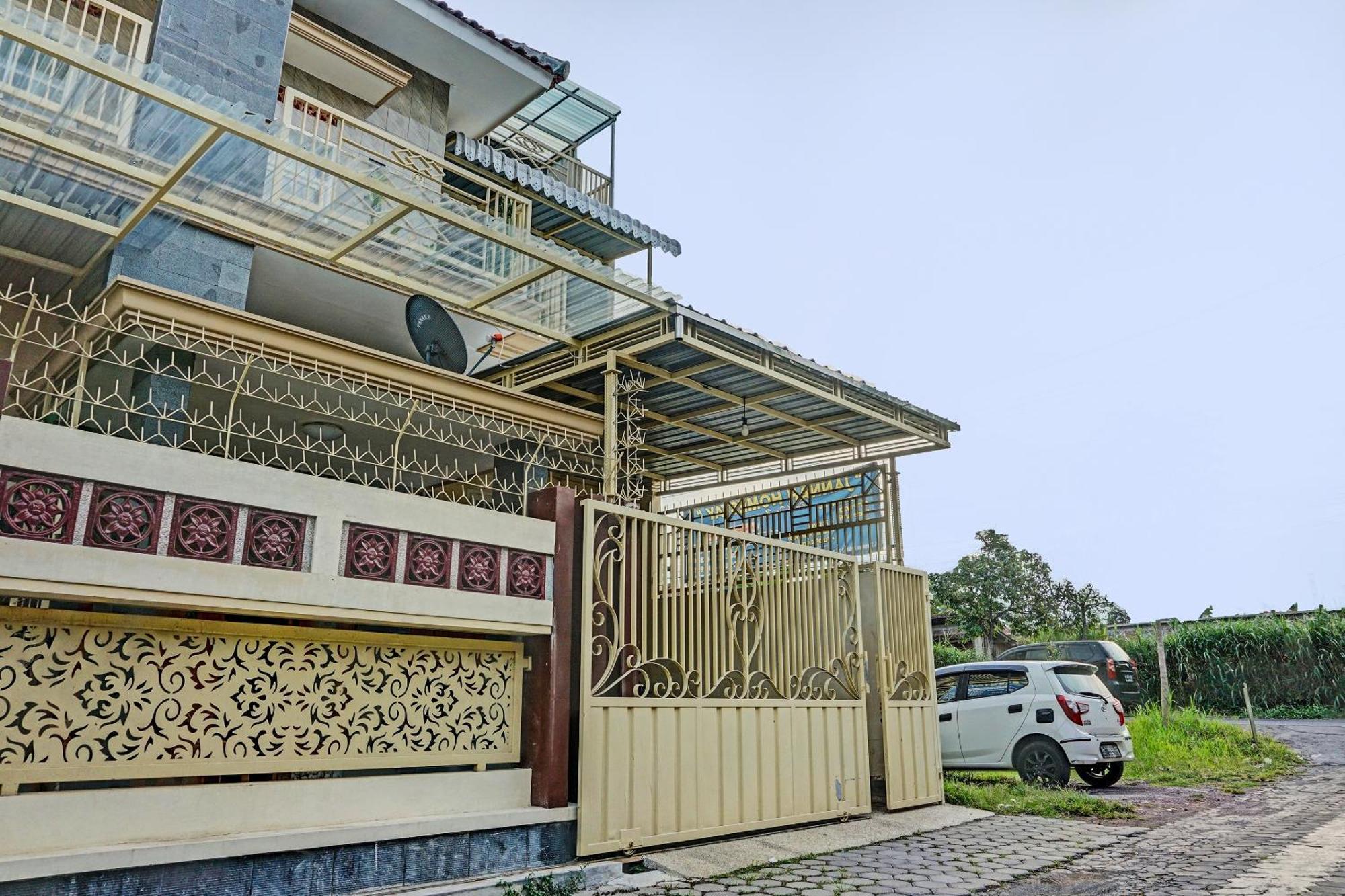 Oyo 91707 Jannah Homestay Syariah Dau Экстерьер фото
